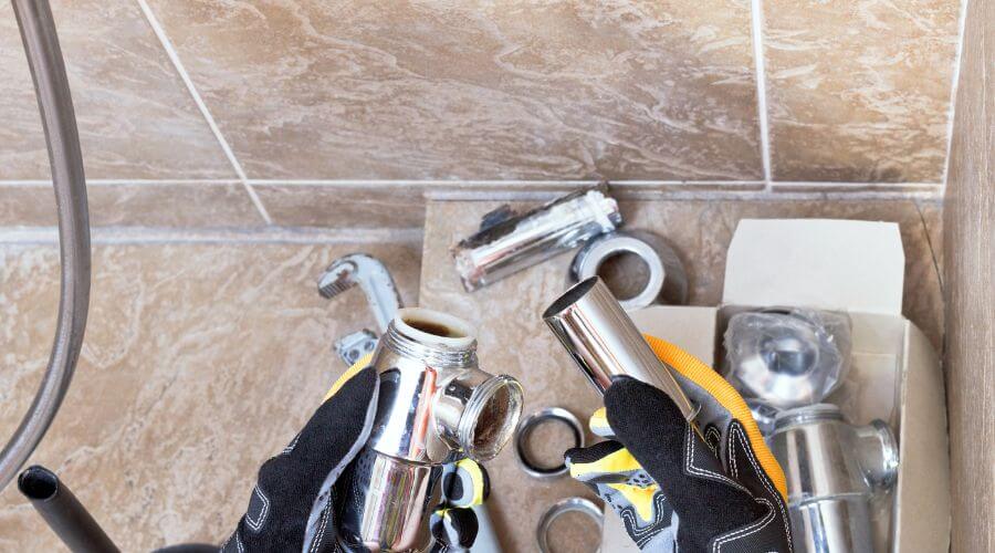 Professional gutter cleaning in Aibonito, PR